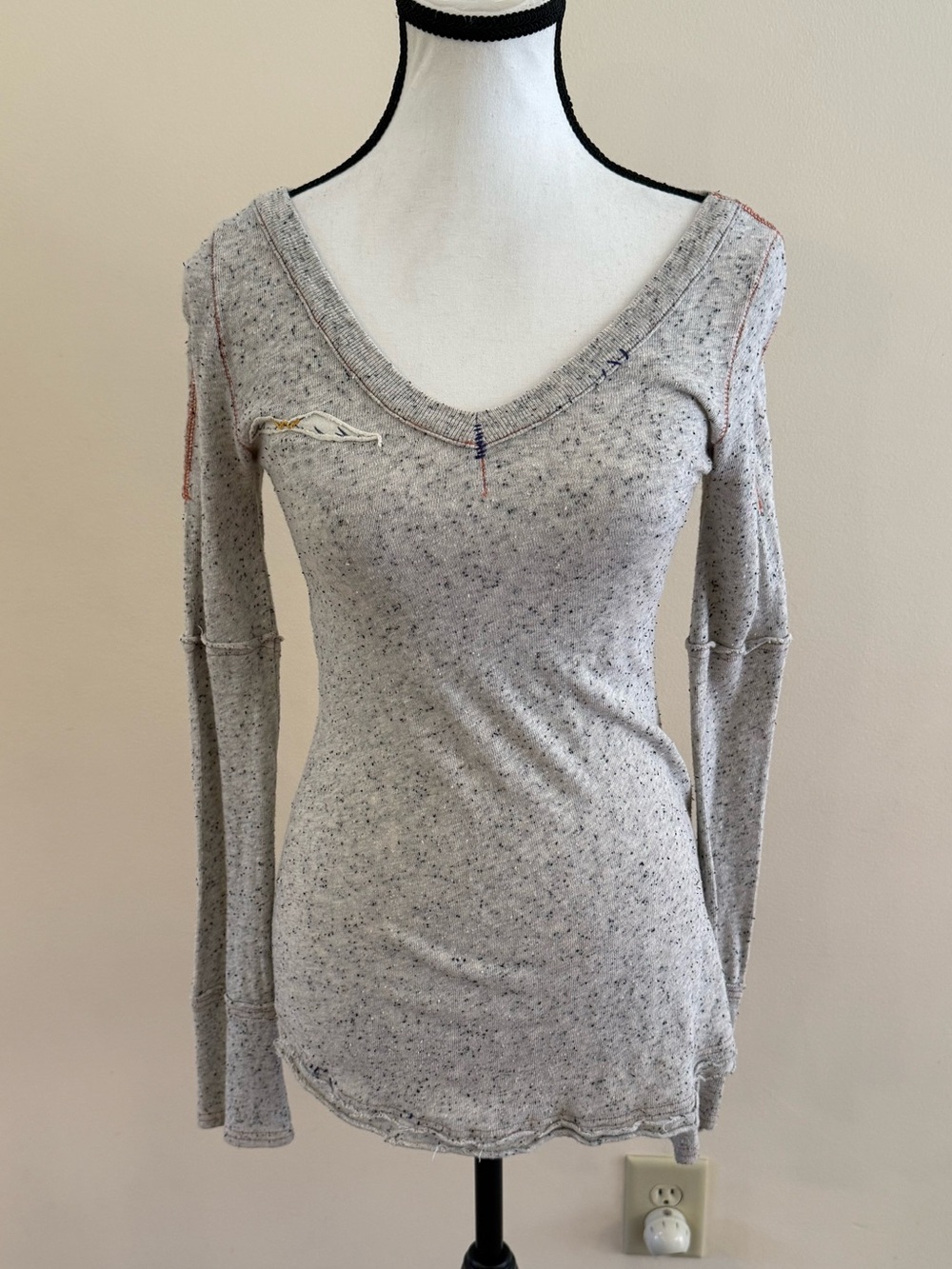 We The Free Speckled Light Gray Long Sleeve V-Neck Top size small